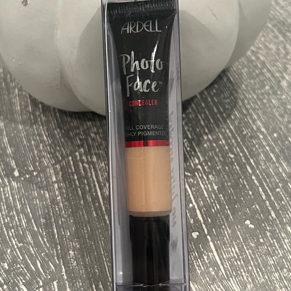 MAKEUP BUNDLE of 7 items only for $35 - Picture 10 of 16